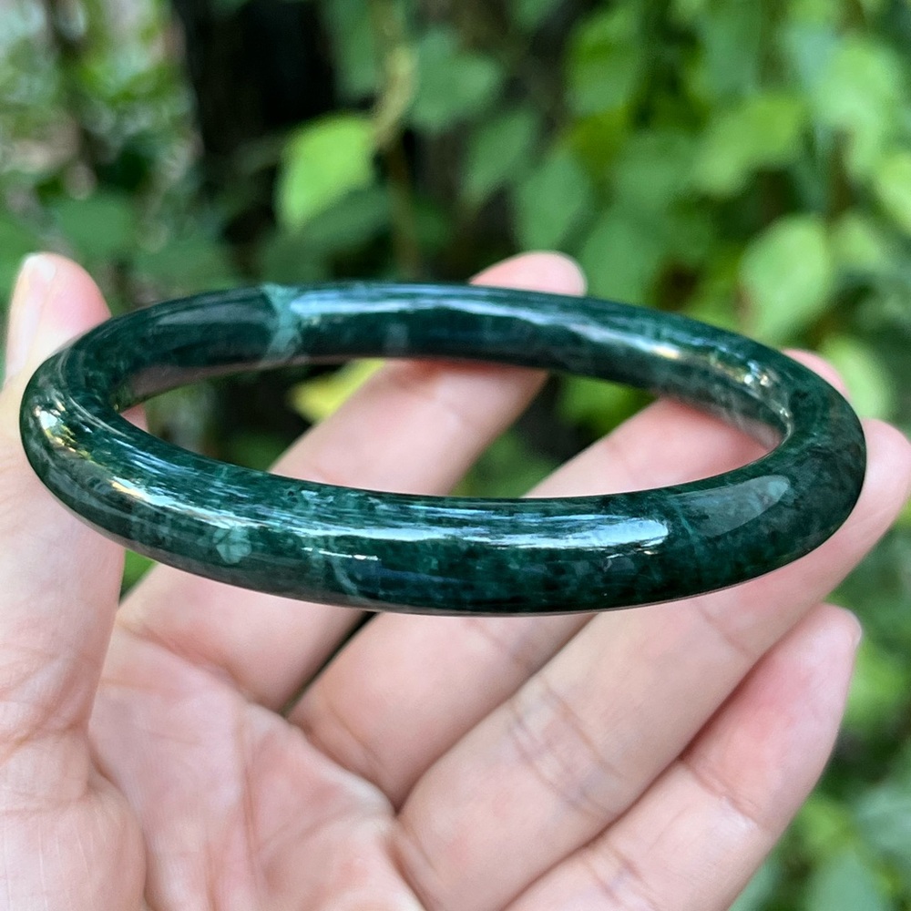 64mm inner diameter skinny dark green xiuyu jade bangle - Picture 3 of 9